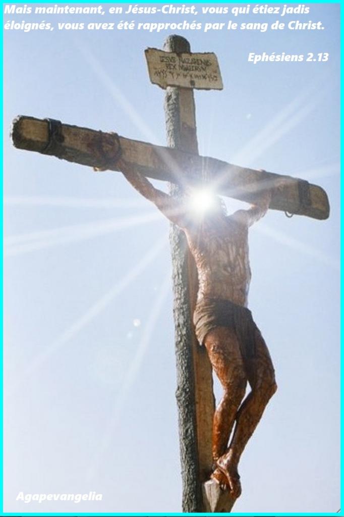 Jesus croix lumineuse